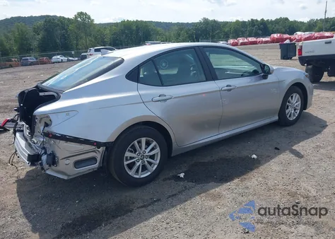 2025 Toyota Camry Le z USA, uszkodzony, nr VIN 4T1DAACK6SU592089